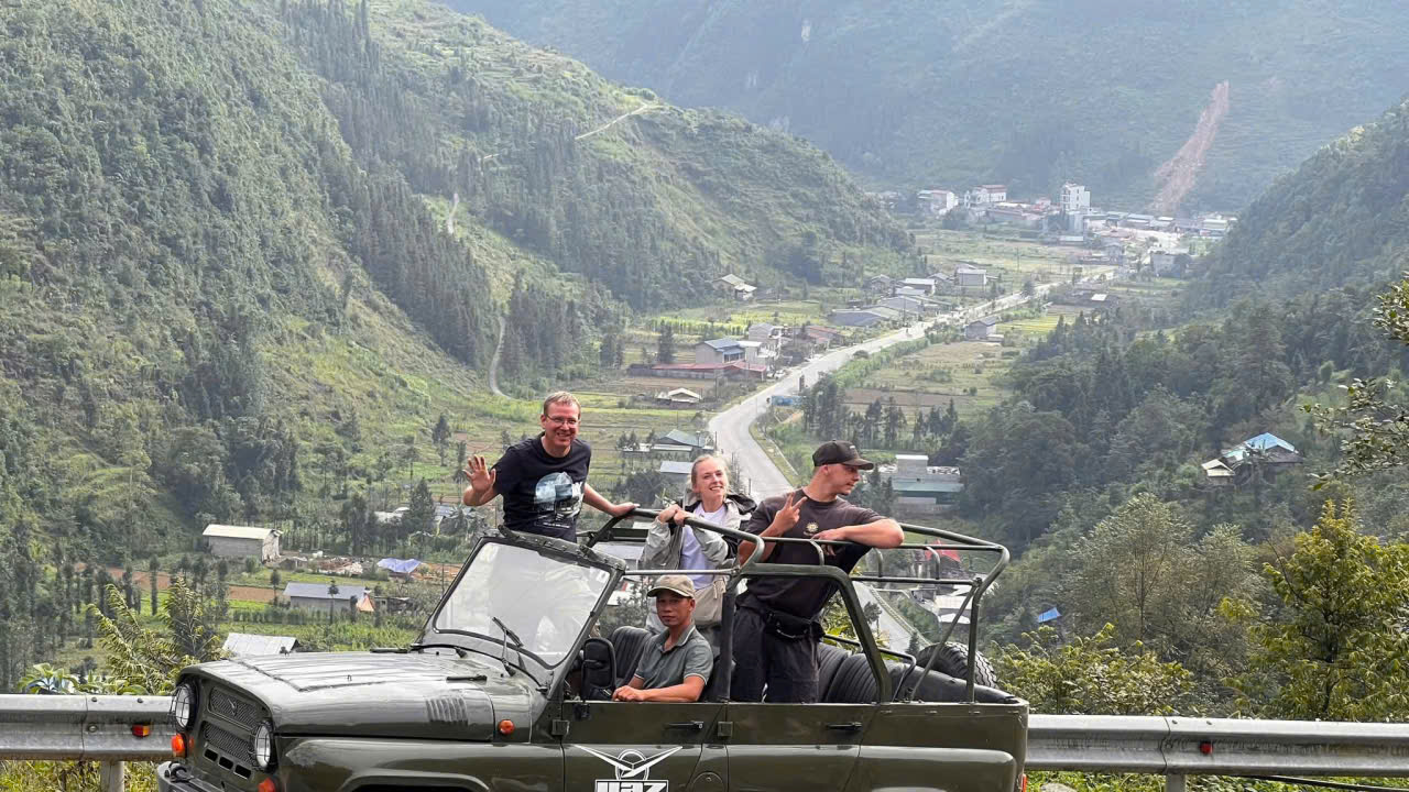 Vintage Jeep Ha Giang 1